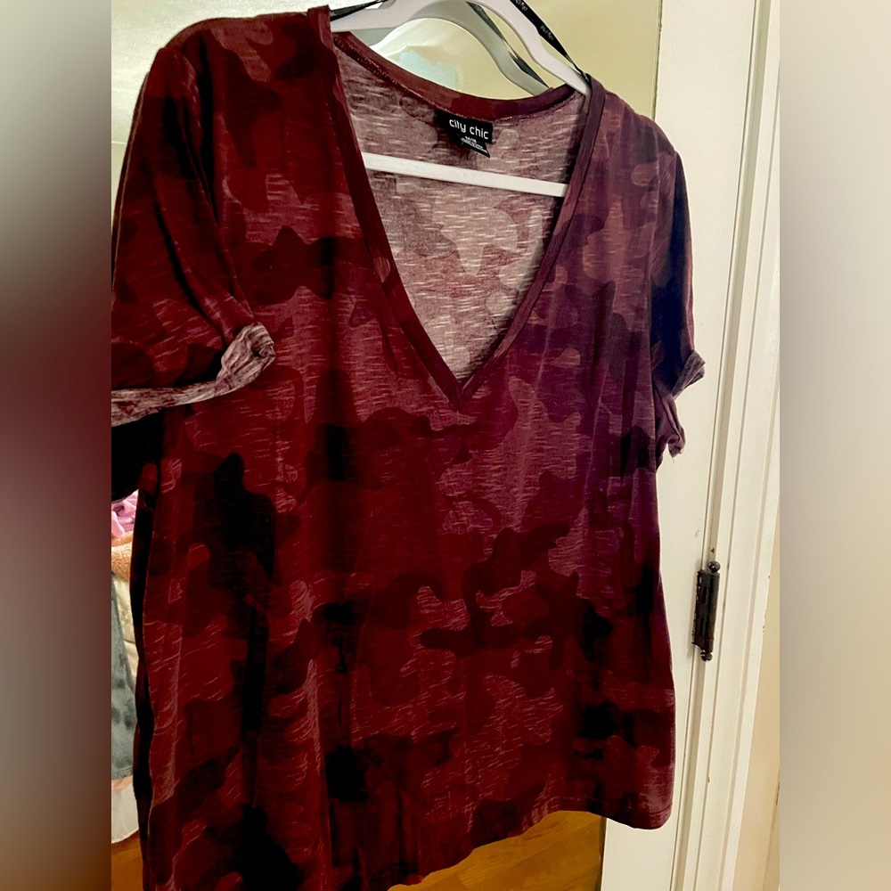 Short sleeve City Chic Maroon Camo T Shirt